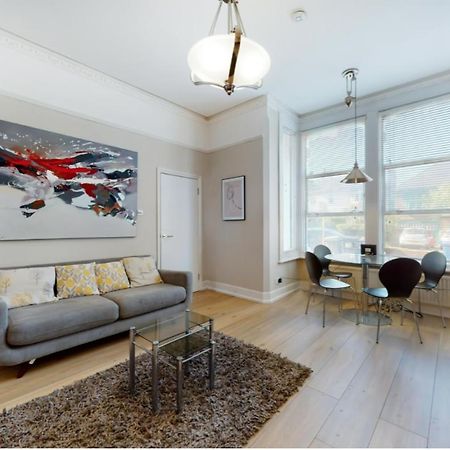 Super 1 Bedroom Flat In Hendon Near Middlesex University With Private Parking Eksteriør bilde