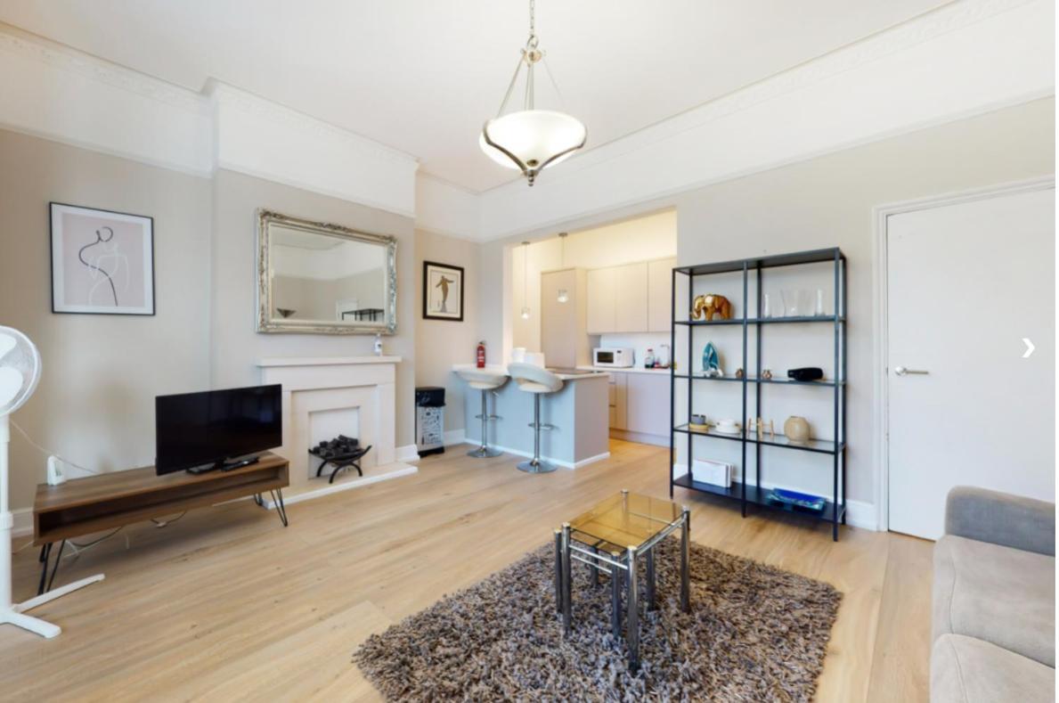 Super 1 Bedroom Flat In Hendon Near Middlesex University With Private Parking Eksteriør bilde
