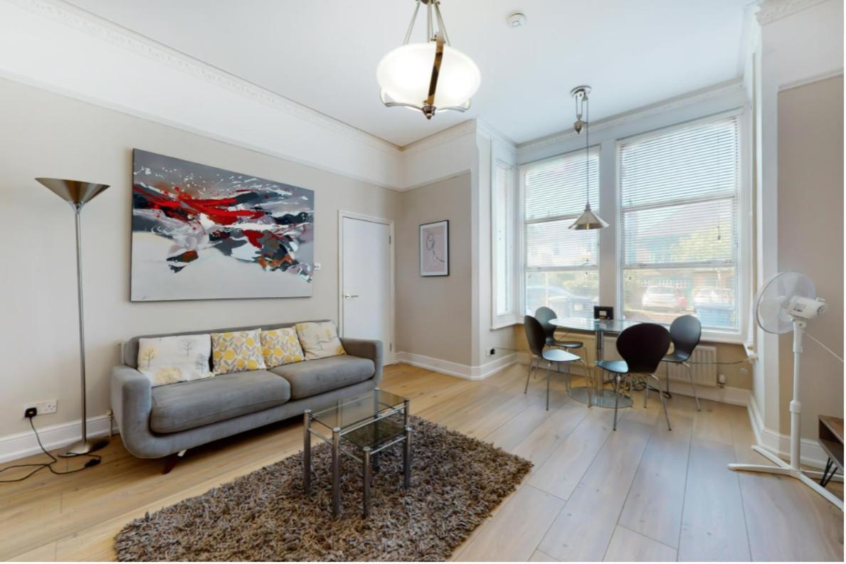 Super 1 Bedroom Flat In Hendon Near Middlesex University With Private Parking Eksteriør bilde