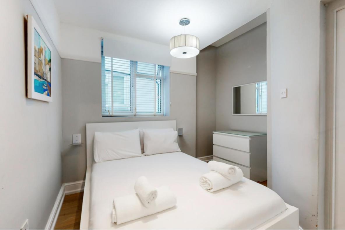 Super 1 Bedroom Flat In Hendon Near Middlesex University With Private Parking Eksteriør bilde